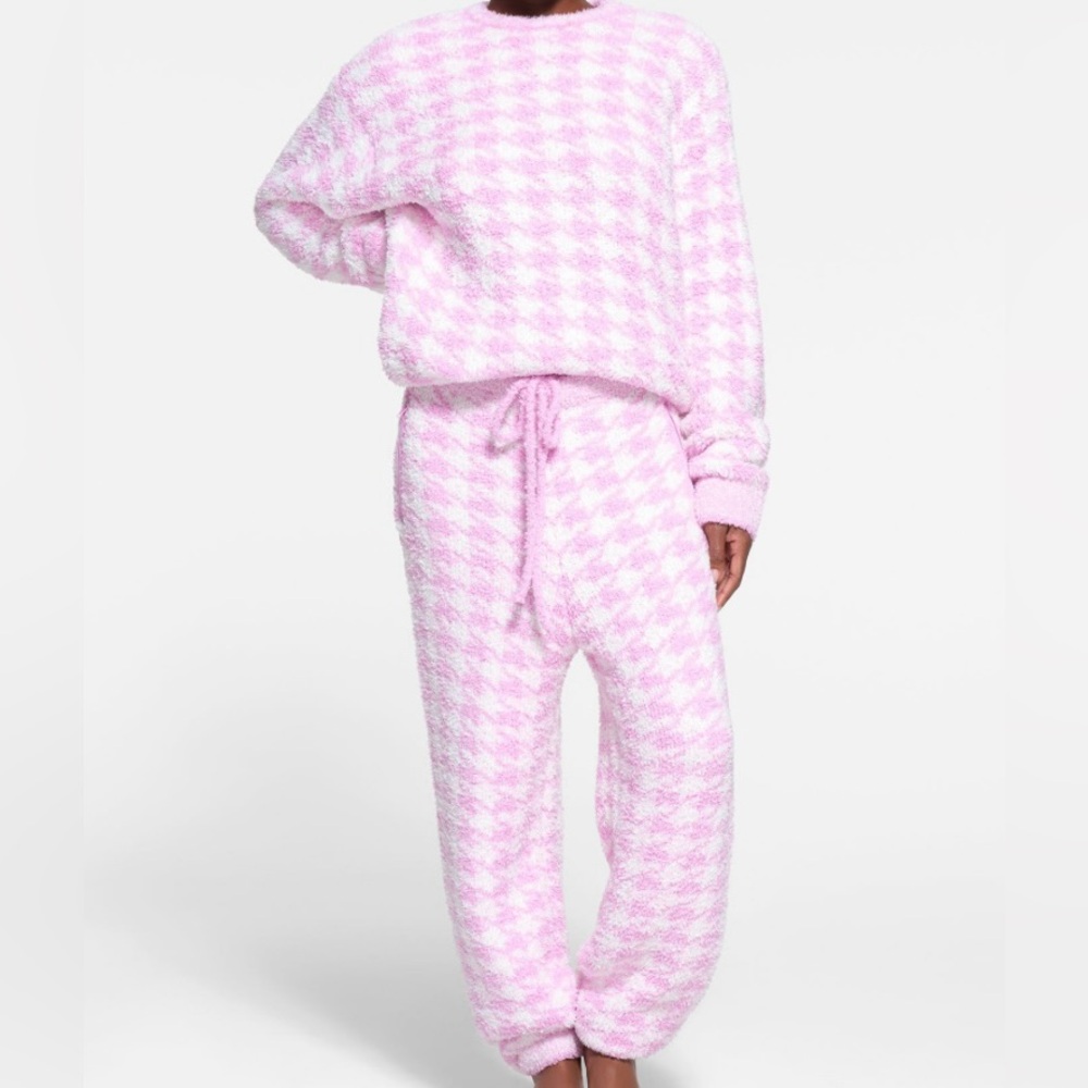 SKIMS Cozy Knit Hoodie & Knit Pant’s in Petal Houndstooth.